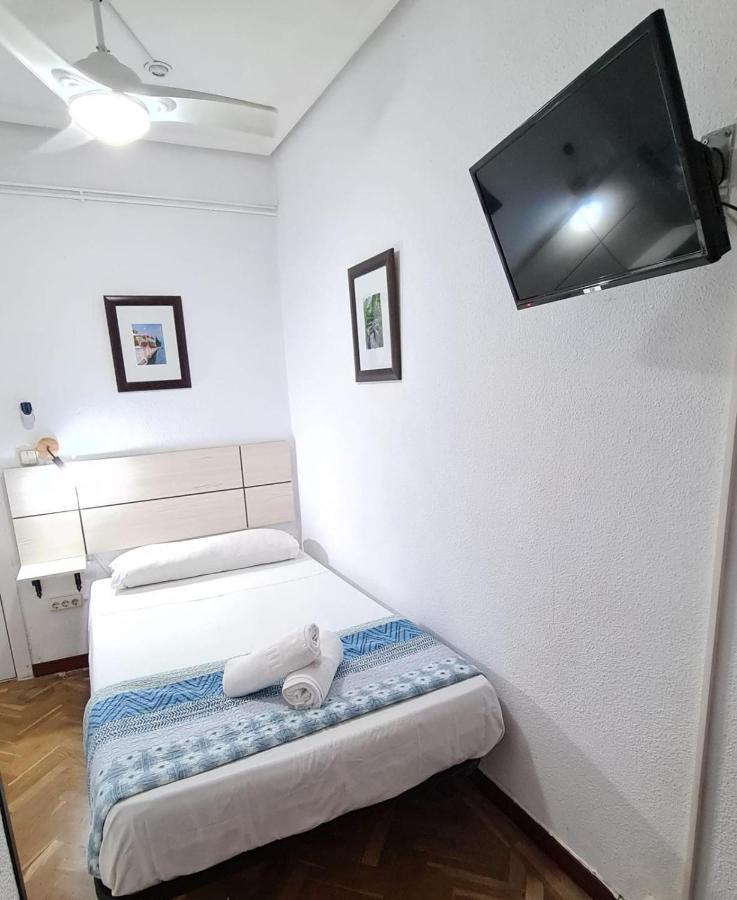 Hostal Santa Barbara Мадрид Экстерьер фото