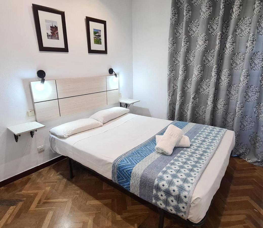 Hostal Santa Barbara Мадрид Экстерьер фото